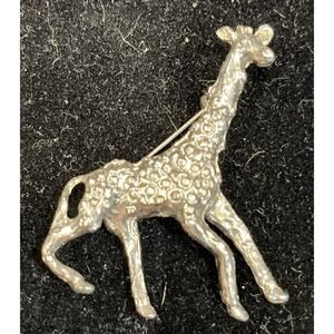 Vintage 2” Silver Tone Giraffe Brooch Pin Textured African Safari Zoo Animal